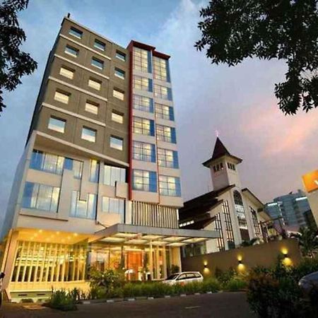V Hotel Tebet Jacarta Exterior foto