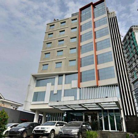 V Hotel Tebet Jacarta Exterior foto