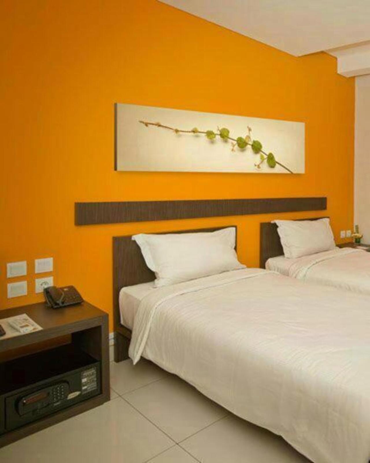 V Hotel Tebet Jacarta Exterior foto