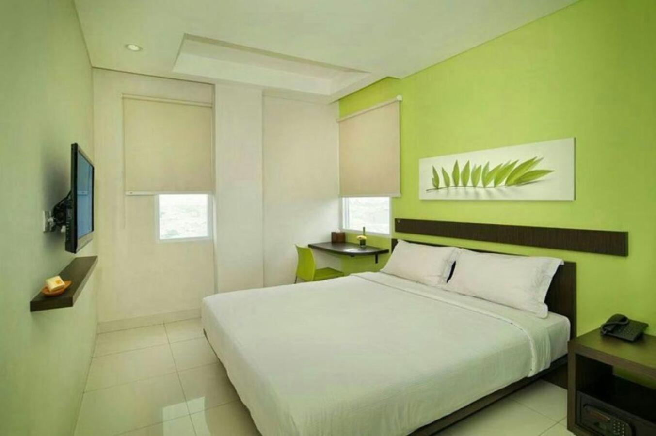 V Hotel Tebet Jacarta Exterior foto