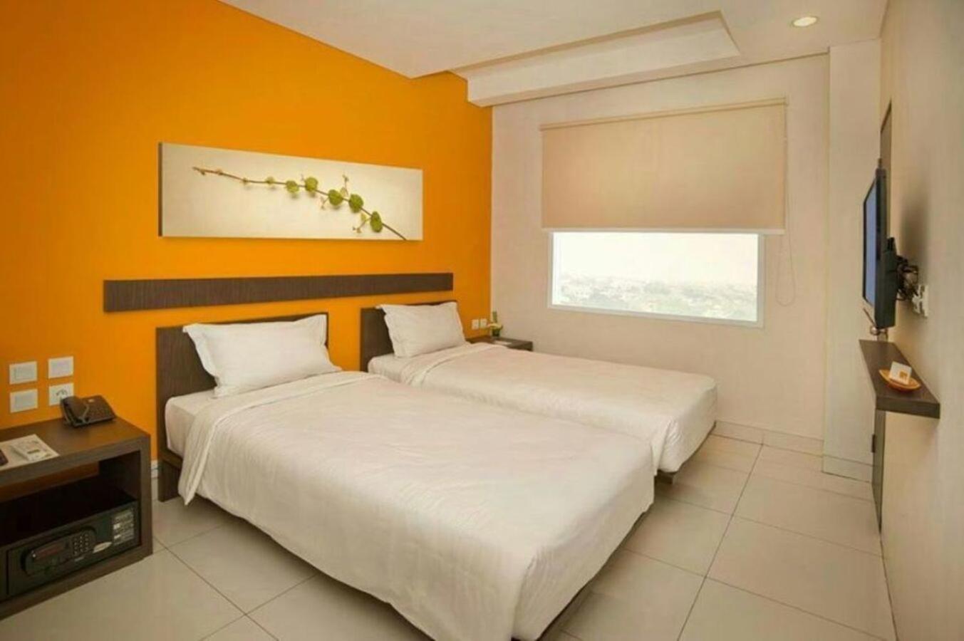 V Hotel Tebet Jacarta Exterior foto