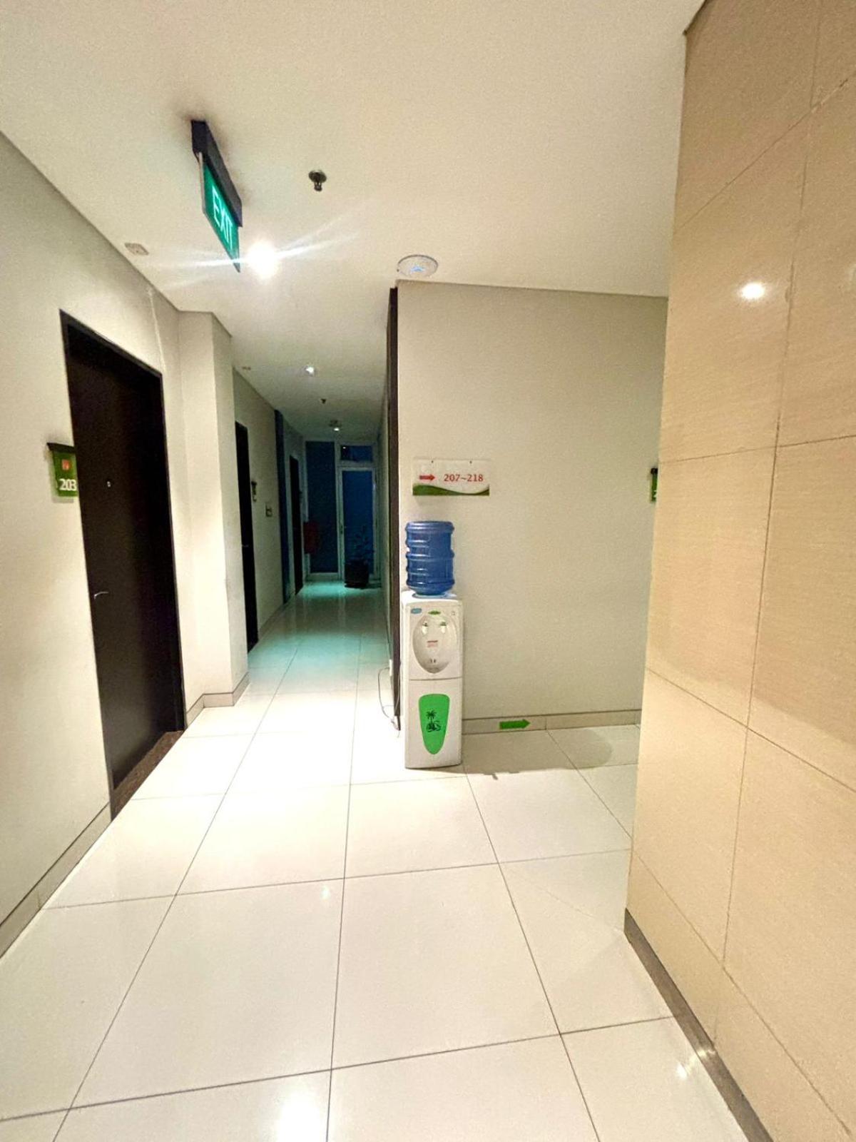V Hotel Tebet Jacarta Exterior foto