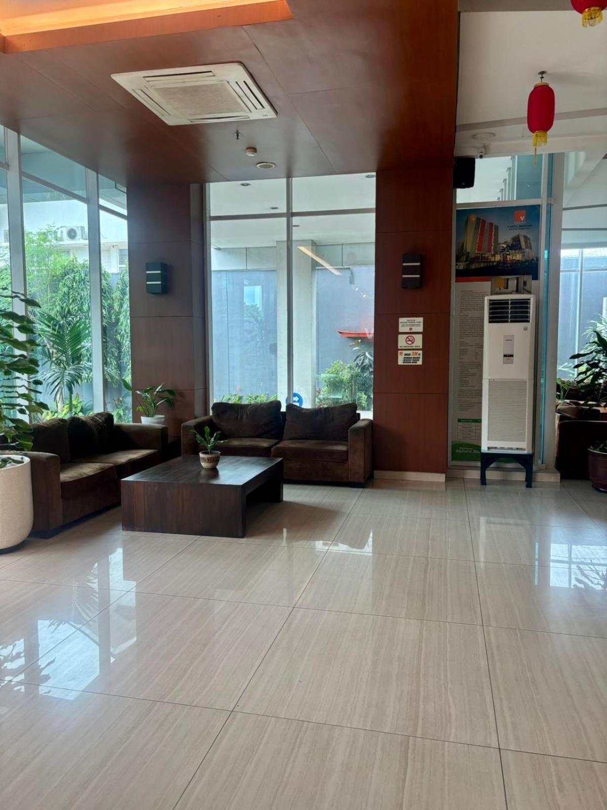 V Hotel Tebet Jacarta Exterior foto
