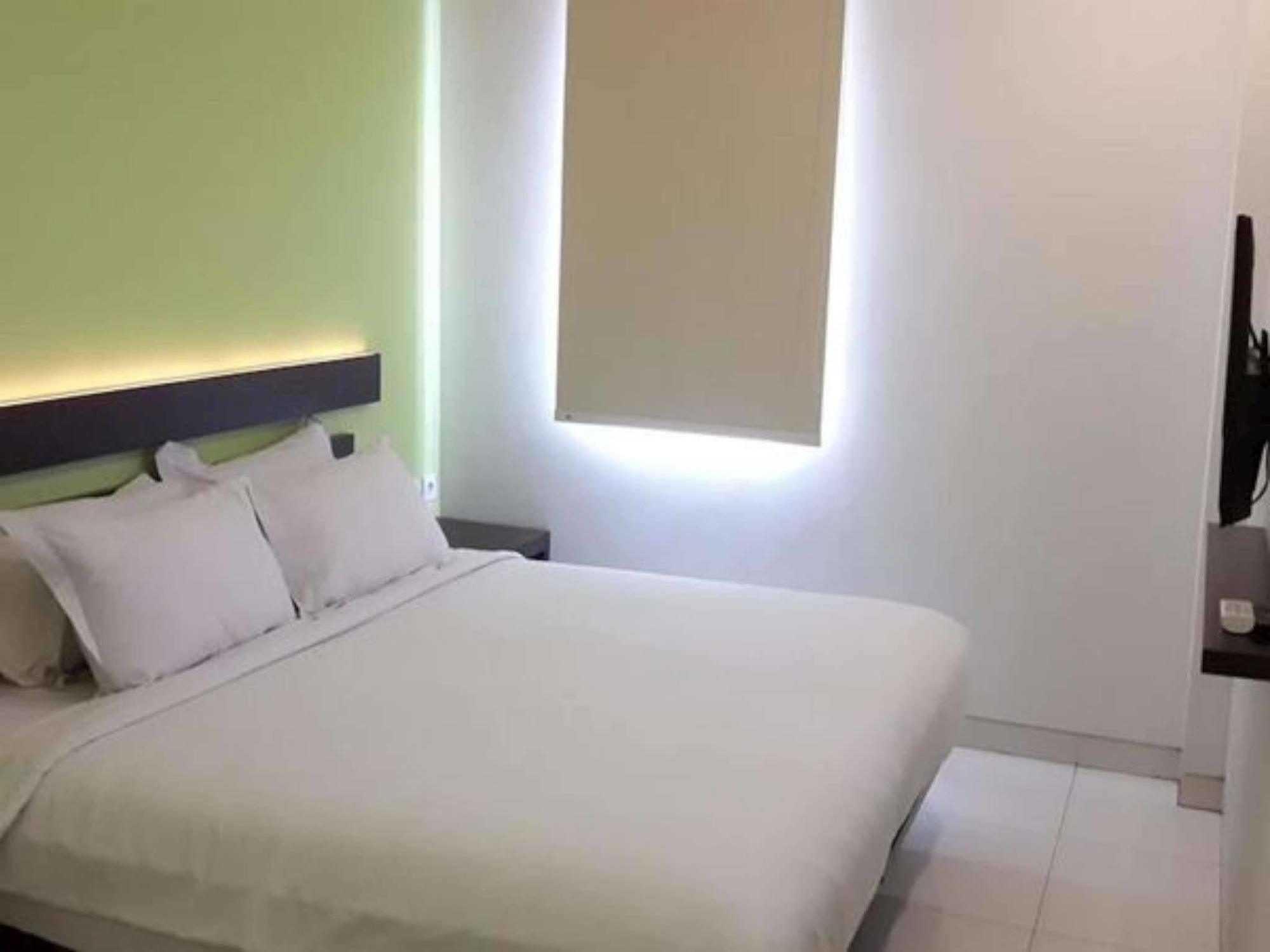 V Hotel Tebet Jacarta Exterior foto