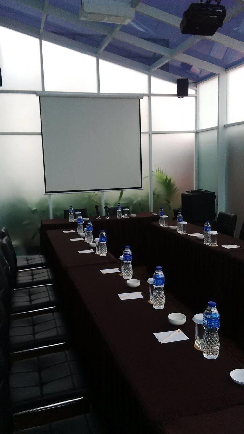 V Hotel Tebet Jacarta Exterior foto